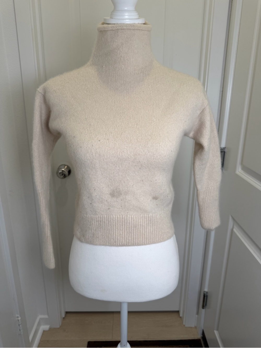 Wilfred Aritzia 100% Cashmere Ivory Mock Neck Pullover Sweater Women’s 2XS